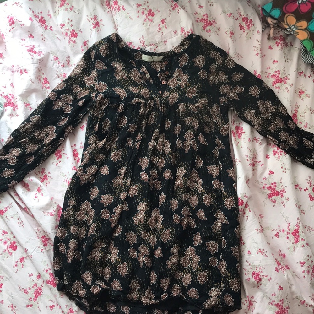black and flowered dress.